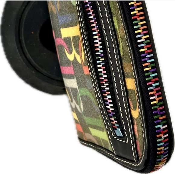 Dooney & Bourke Y2K Canvas/Leather Rainbow L Zip Card Wallet Pristine!! - Picture 8 of 8